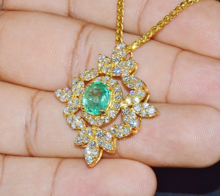 Natural 5.21Cts VS F Diamond Colombian Emerald 18K Solid Gold Pendant