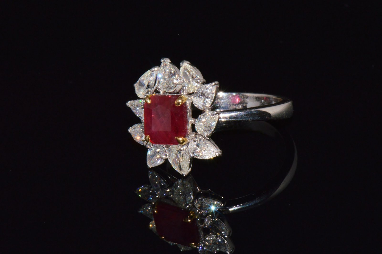 GIA Certified Natural 3.38Cts Madagascar Ruby Diamond Solid 18K Gold Cocktail Ring