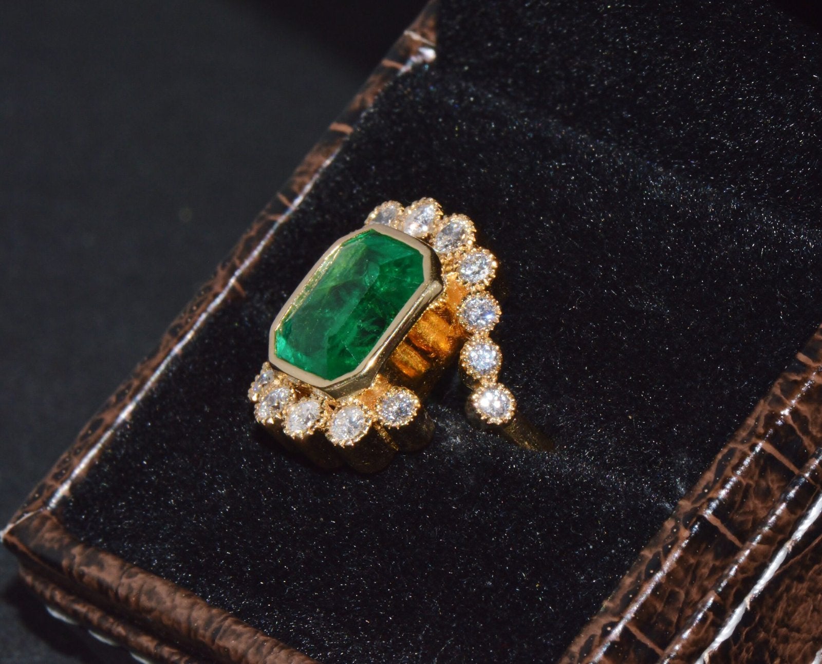 GIA Certified Natural 4.83CTS VS F Diamond Emerald 18K Solid Gold Bypass Ring