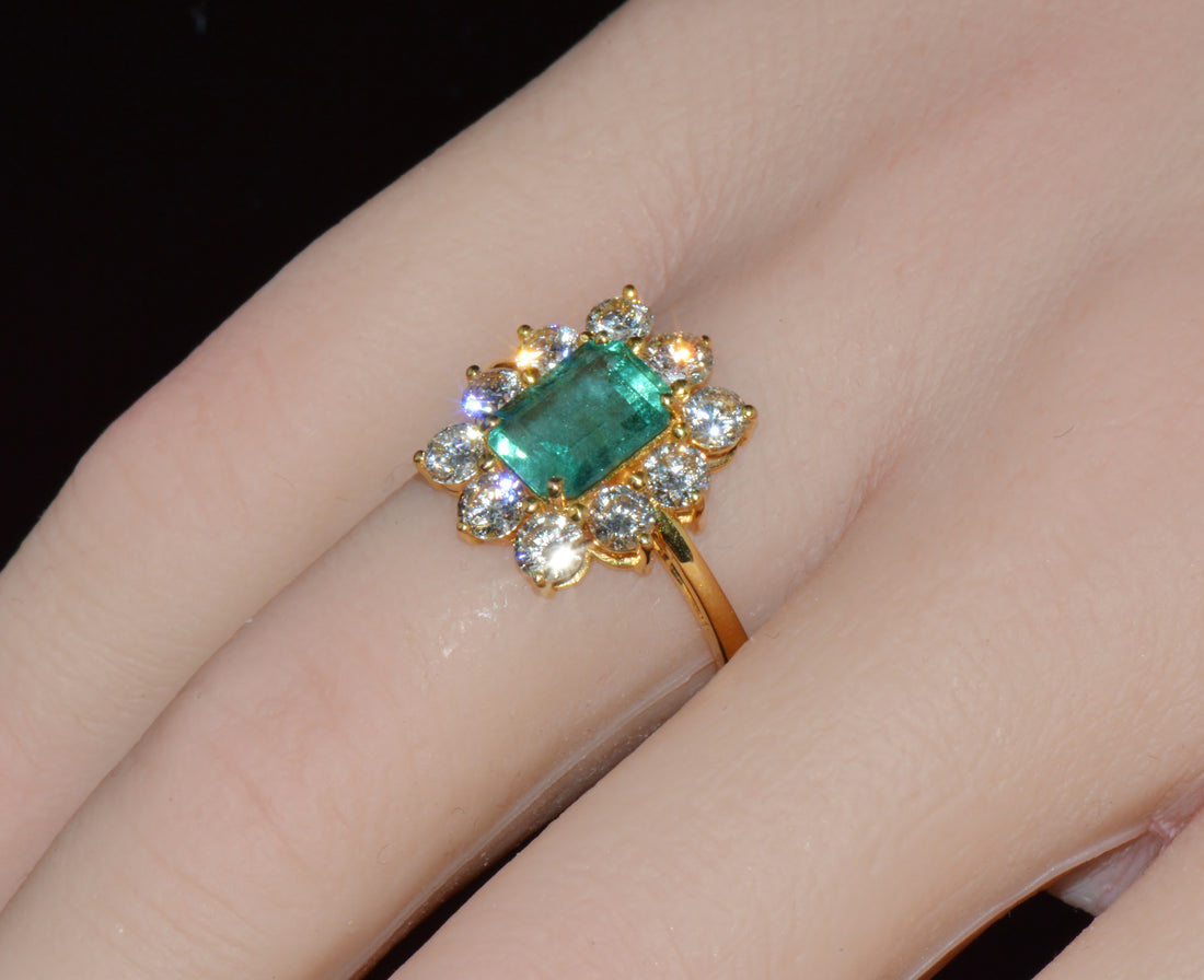 Certified Natural 2.73CTS Diamond Emerald 18K Gold Dinner Halo Ring