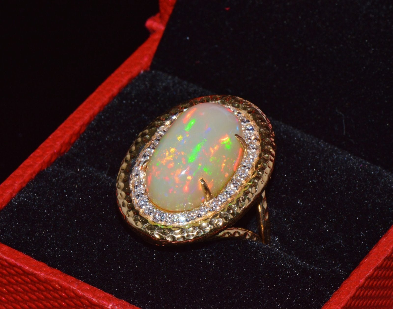 Certified Natural 7.44Cts VS F Diamond Opal Cocktail Halo Hammered 18K Solid Gold Ring