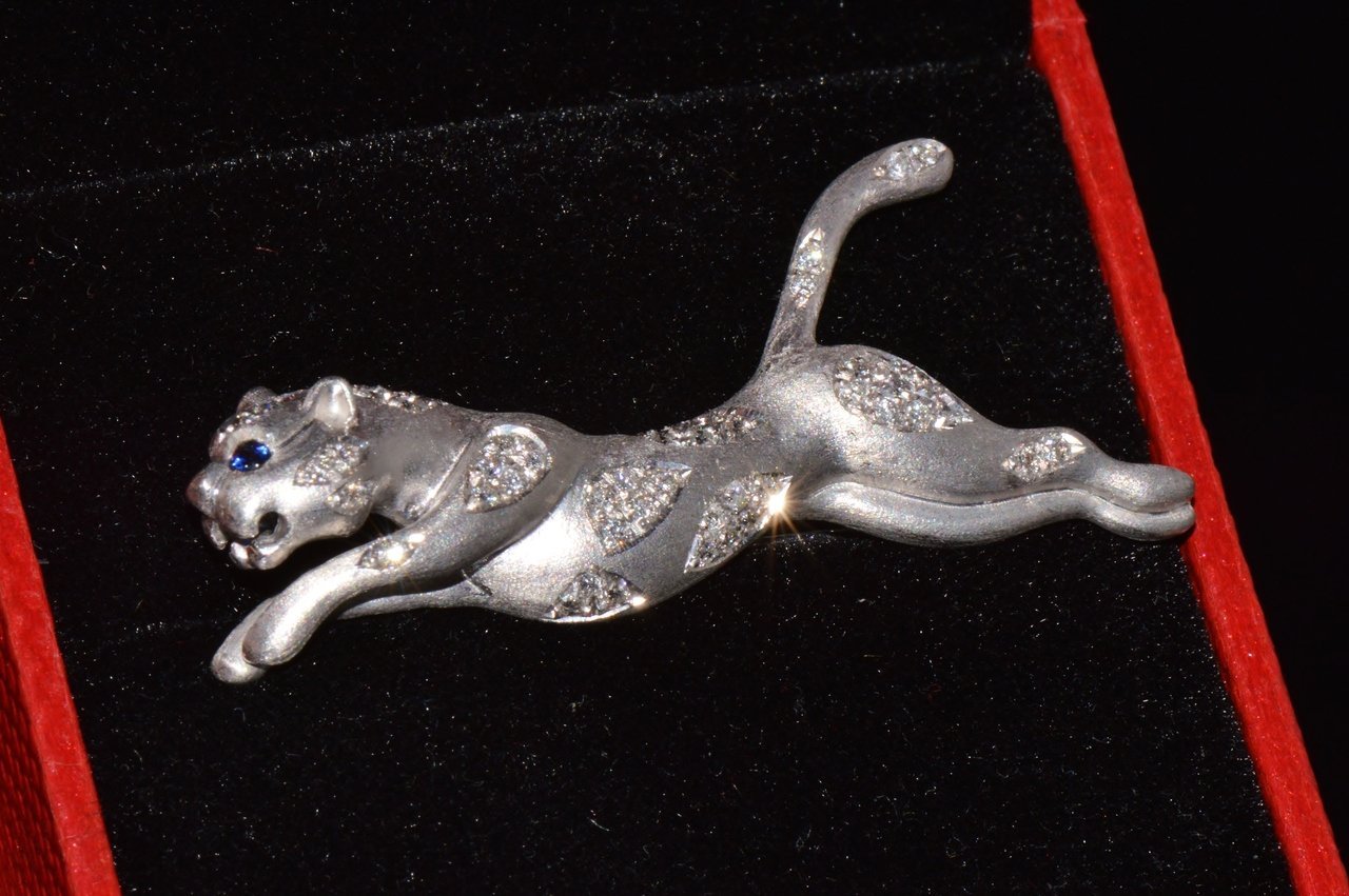 Certified Natural 0.66Cts VS G Diamond Sapphire 14K Solid Gold Panther Brooch Pin