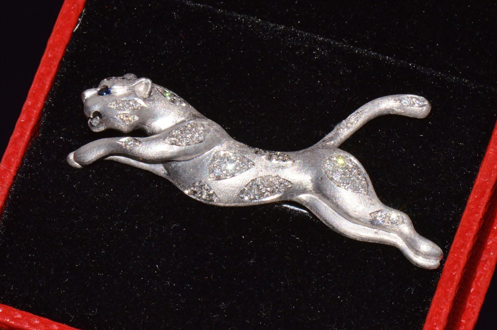 Certified Natural 0.66Cts VS G Diamond Sapphire 14K Solid Gold Panther Brooch Pin