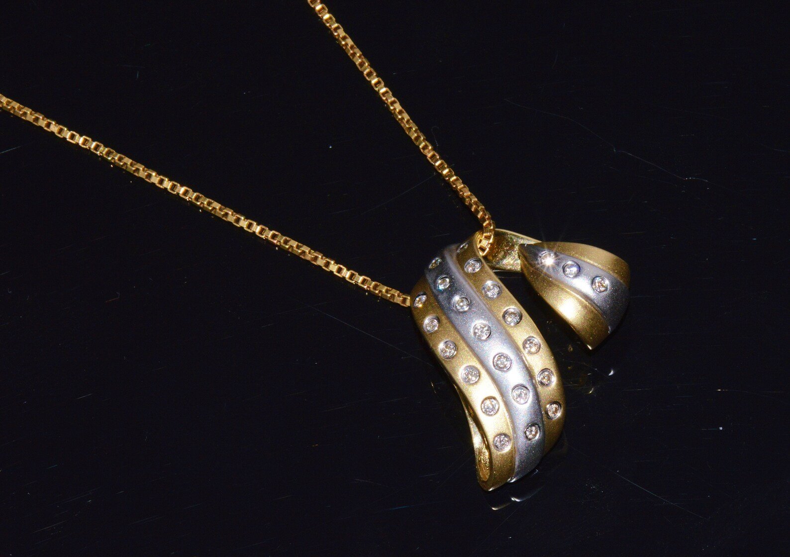 Vintage Natural 0.23CTS Diamond 14K Solid Gold Slide Pendant