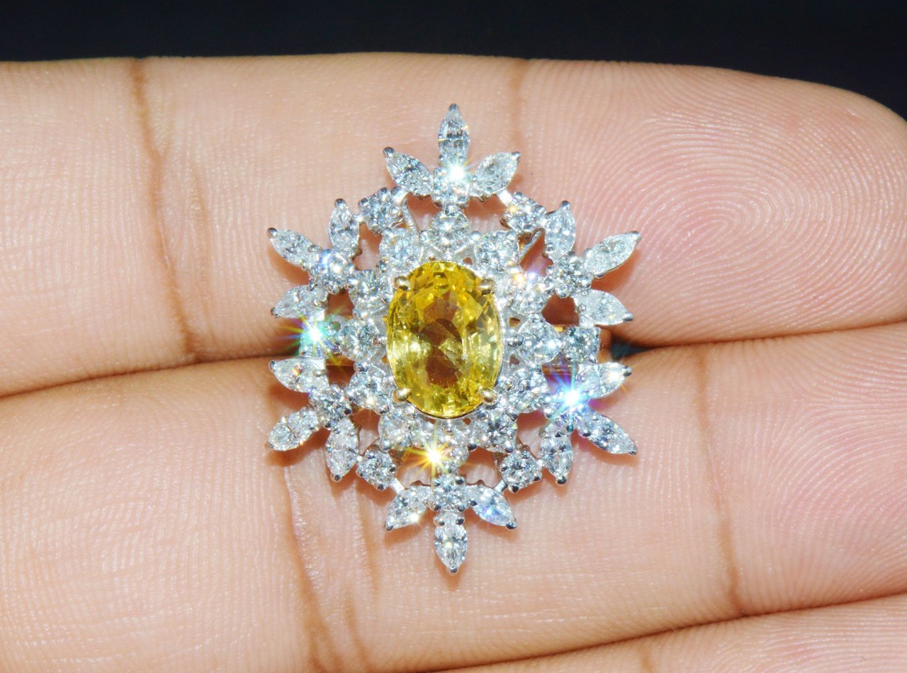 GIA Certified Natural 6.1CTS VS F Diamond 18K Solid Gold Yellow Ceylon Sapphire Ring