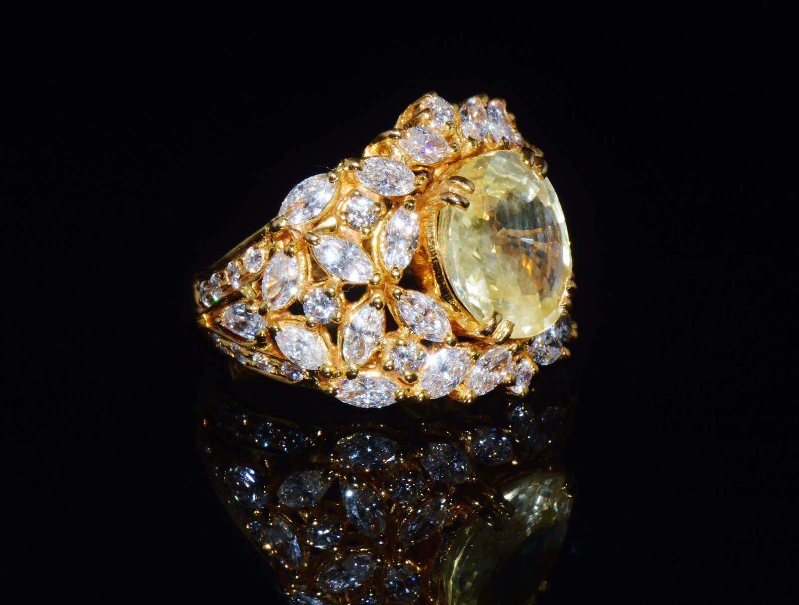 GIA Certified 8.35CTS VS F Diamond Ceylon Sapphire 18K Solid Gold Bombay Dome Ring