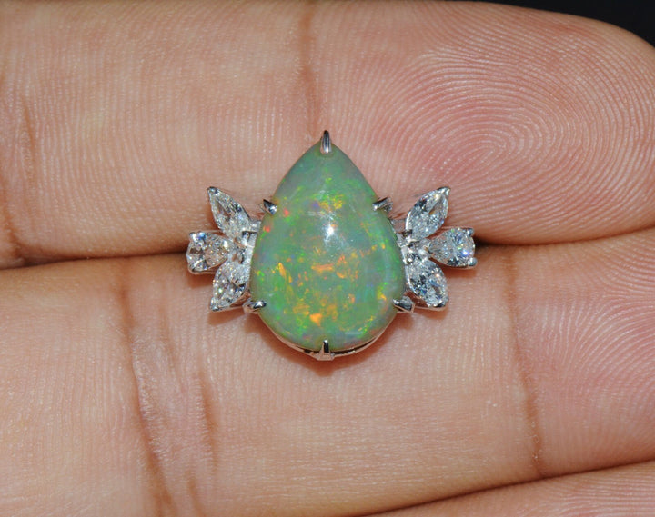 Certified Natural 4.66Cts VS F Diamond Green Opal 18K Solid Gold Cocktail Ring
