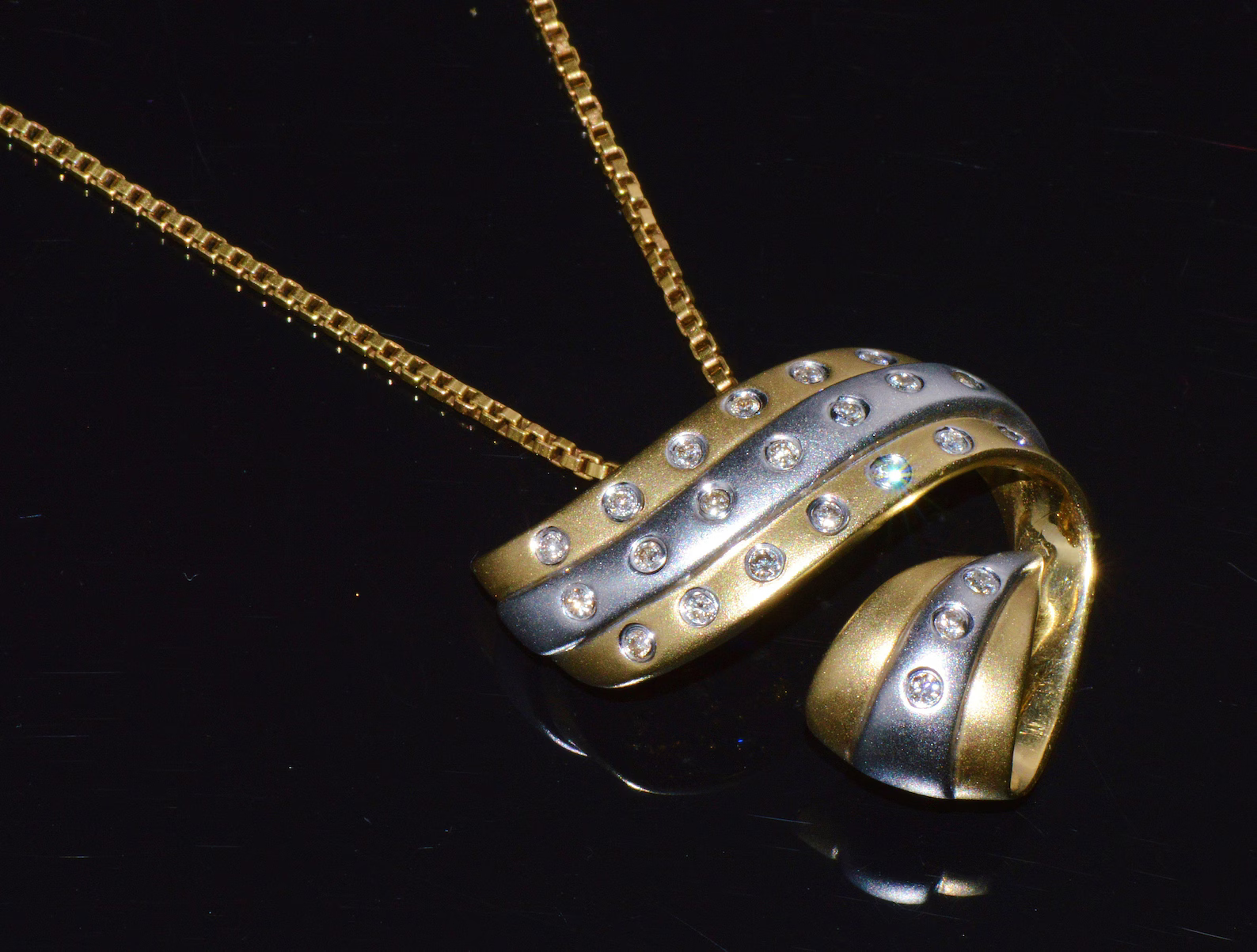 Vintage Natural 0.23CTS Diamond 14K Solid Gold Slide Pendant