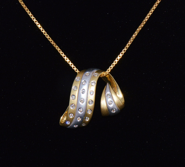 Vintage Natural 0.23CTS Diamond 14K Solid Gold Slide Pendant